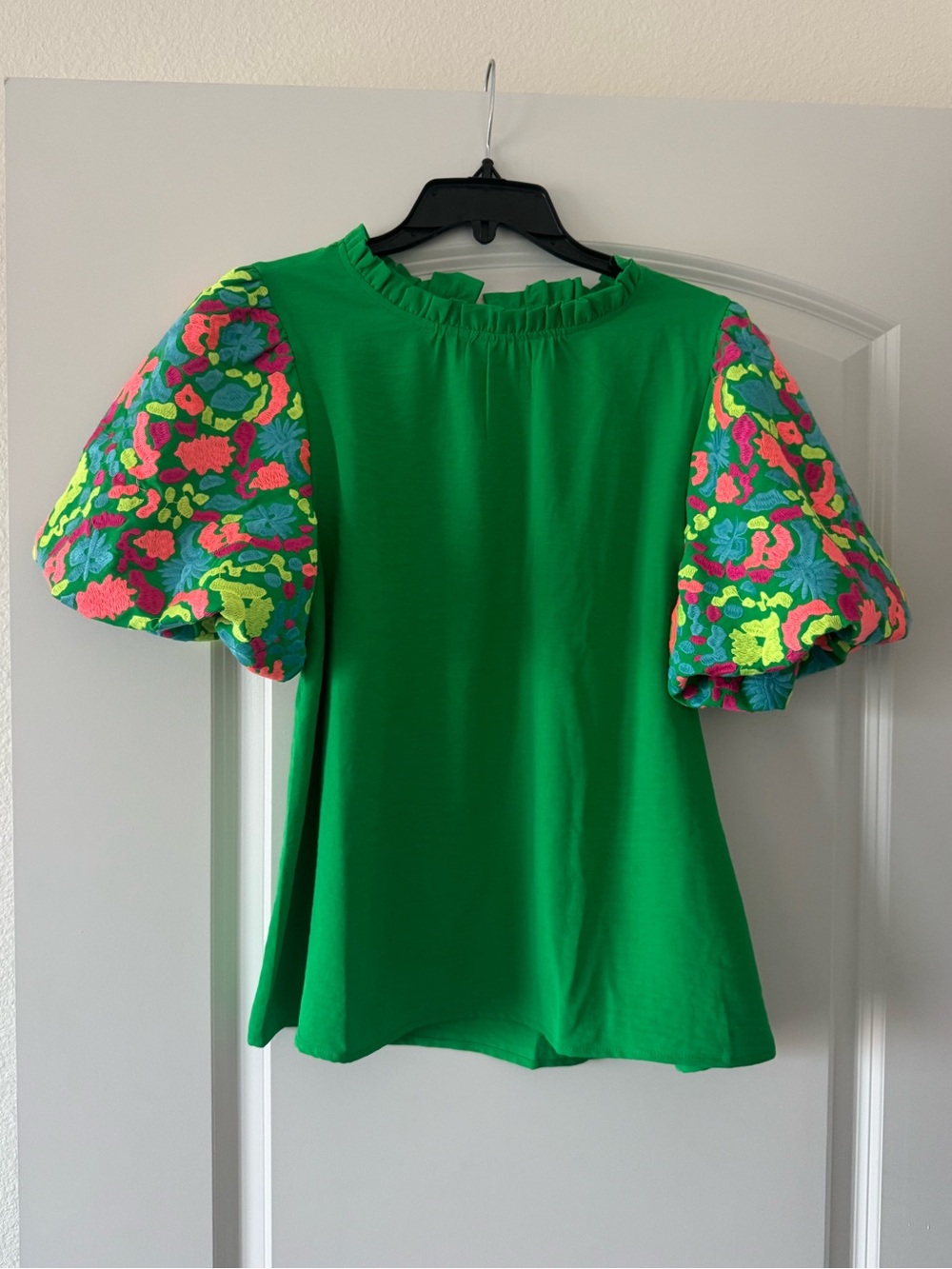 JODIFL Green Frill Neck Embroidered Balloon Sleeve Top Size S